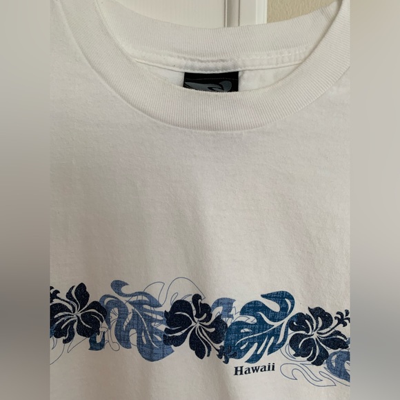 Bundle: 2 Men’s Crewneck T-Shirts: Olive w/Paris Print & White w/Hawaii Print XL - Picture 8 of 10